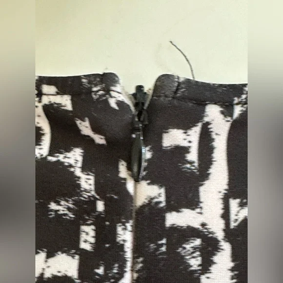 NEW YORK & COMPANY Black & White Sleeveless Bodycon Dress Sz. XS - Picture 8 of 12